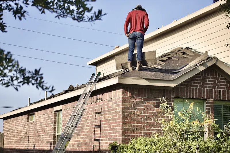 Professional roofer working on a residential roof in Atlantique